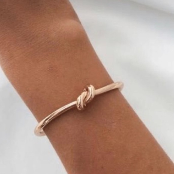 mam262 Jewelry - Gold knot bracelet